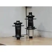 ROLLCii RC29DB 6-BOLT DISC REAR HUB, 32H, 12*142mm (incl 135 QR end cap) HG WET BLACK